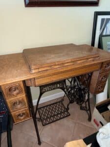 Singer-Singer-Model-Sewing-Machine-with-Tiger-Oak-Cabinet