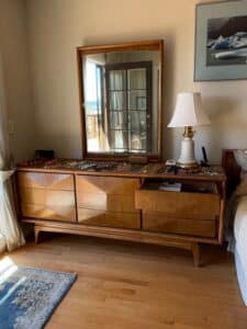 United-Furniture-Diamond-Front-Walnut-Dresser-with-Mirror