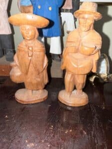 Vintage-Hand-Carved-Wooden-Couple-Figurines