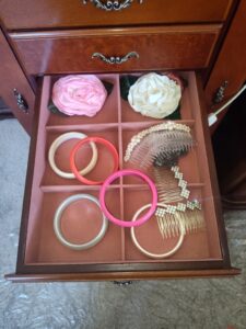 Assorted-Vintage-Costume-Jewelry-and-Hair-Accessories