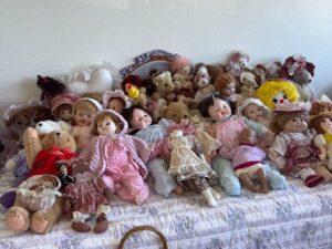 Assorted-Vintage-Dolls-and-Teddy-Bears-Collection