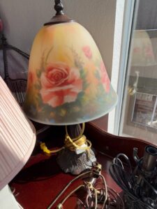 Dale-Tiffany-Rose-Dome-Table-Lamp