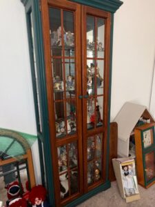 Display-Cabinet-with-Glass-Doors