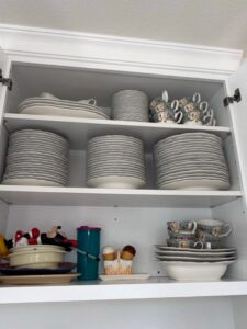 Floral-Pattern-Teacups-and-Saucers