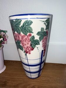 Hand-Painted-Ceramic-Vase-with-Grapes-and-Leaves-Motif