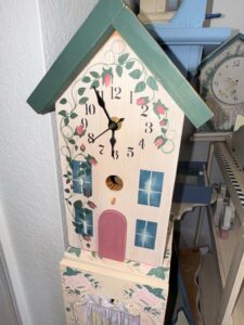 Hand-Painted-Cottage-Style-Cuckoo-Clock