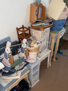 Hand-Painted-Decorative-Wooden-Items-with-Bunny-and-Floral-Motifs-second-image