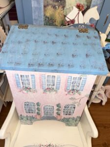 Hand-Painted-Dollhouse-Wooden-Toy-Chest