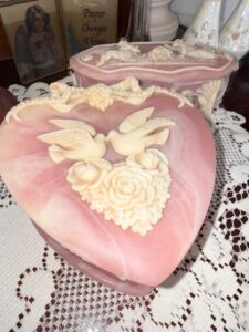 Heart-Shaped-Pink-Incolay-Stone-Trinket-Box-with-Doves-and-Roses