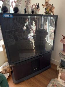 Hitachi-CRT-Television-with-Integrated-Speakers