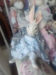House-of-Lloyd-Wendy-Wabbit-Easter-Bunny-Figurine