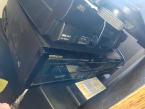 JVC-HR-SU-VHS-Hi-Fi-Stereo-VCR-and-Onkyo-DX-C-CD-Player