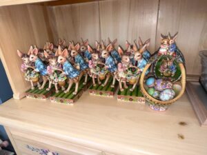 Jim-Shore-Heartwood-Creek-Easter-Figurines-Collection-second-image