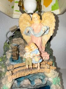 Josephs-Studio-Angel-with-Children-and-Water-Feature-Lamp-second-image