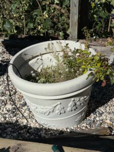 Lightweight-Concrete-Flower-Garland-Planter