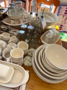 Pfaltzgraff-Tea-Rose-Ceramic-Dinnerware-Set-fourth-image