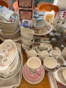 Pfaltzgraff-Tea-Rose-Ceramic-Dinnerware-Set-third-image