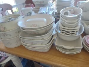 Pfaltzgraff-Tea-Rose-th-Anniversary-Dinnerware-Set
