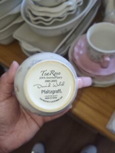 Pfaltzgraff-Tea-Rose-th-Anniversary-Dinnerware-Set-fourth-image