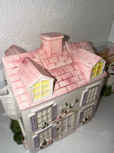 Pier-Hand-Painted-Ceramic-House-Cookie-Jar-fifth-image
