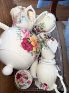 Royal-Albert-Old-Country-Roses-Teaware-Set