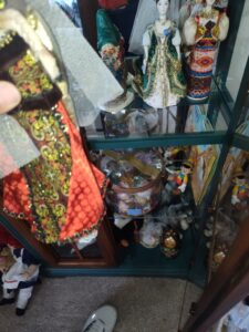 Set-of-Three-Porcelain-Russian-Dolls-second-image