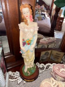 The-Leonardo-Collection-Spring-Bouquet-Figurine