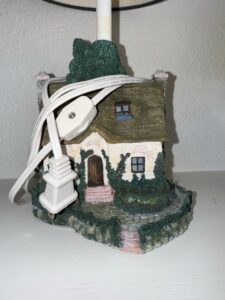 Thomas-Kinkade-Everetts-Cottage-Table-Lamp-second-image
