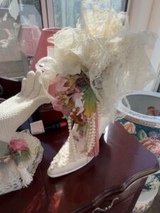 Victorian-Inspired-Decorative-Ceramic-High-Heeled-Shoe-with-Lace-and-Dried-Flowers