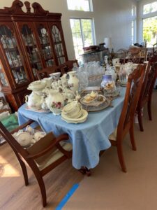 Victorian-Style-Mahogany-Dining-Chairs-and-Table-Setting