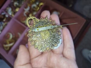 Victorian-Teapot-and-Teacup-Brooch-with-Working-Watch-second-image