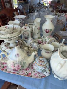 Victorias-Garden-Rose-Pattern-Porcelain-Tea-Set-and-Decorative-Items