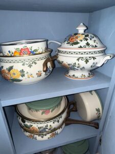 Vintage-ASTA-Enamelware-Cookware-Set-with-Floral-Motif-second-image