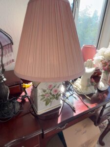 Vintage-Ceramic-Table-Lamp-with-Pink-Roses-and-Gold-Trim