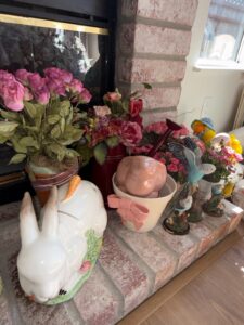 Vintage-Fitz-Floyd-Ceramic-Easter-Bunny-Cookie-Jar-and-Figurines