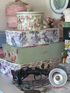 Vintage-Floral-Hat-Boxes-and-Storage-Boxes