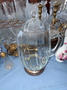 Vintage-Jeannette-Glass-Thumbprint-Pitcher-with-Gold-Trim
