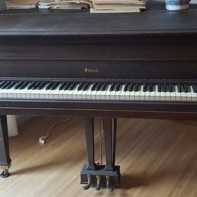 Oakland Grand Estate Sale: Vintage Charm (50% OFF EVERYTHING)