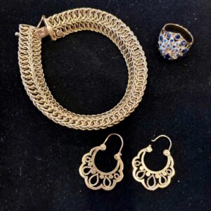 Clothing, Jewelry & vintage in Hampton!