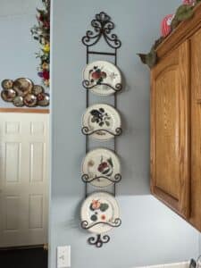 Decorative-Fruit-and-Floral-Plates-with-Metal-Wall-Rack