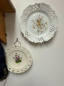 Decorative-Porcelain-Plates-with-Floral-Motifs-and-Lattice-Edges