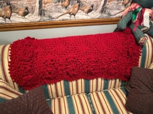 Red-Crochet-Rose-Bouquet-Blanket