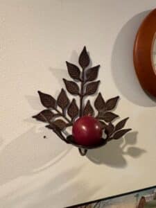 Vintage-Metal-Leaf-Design-Wall-Sconce-with-Candle-Holder