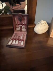 Vintage-Mother-of-Pearl-Handle-Manicure-Set-in-Case