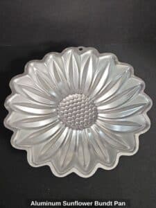 Aluminum-Sunflower-Bundt-Pan