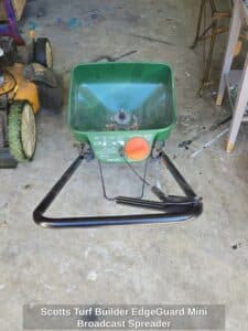 Scotts-Turf-Builder-EdgeGuard-Mini-Broadcast-Spreader