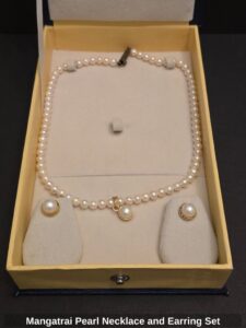Mangatrai-Pearl-Necklace-and-Earring-Set-second-image
