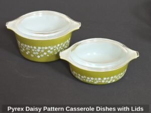 Pyrex-Daisy-Pattern-Casserole-Dishes-with-Lids