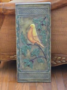 Vintage-Syroco-Decorative-Wall-Plaque-with-Bird-and-Oak-Branches