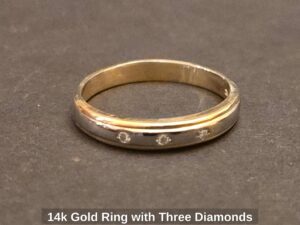 k-Gold-Ring-with-Three-Diamonds